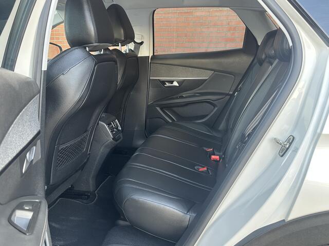 Peugeot 3008 1.2 PureTech Allure 130PK Automaat Leder Trekhaak