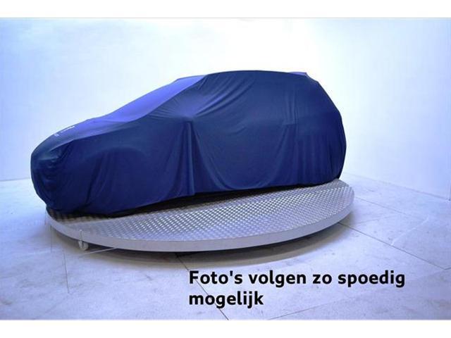 Peugeot 3008 Allure 130 Pk. met 1.400 Kg Trekvermogen * Achteruitrij Parkeer Camera * 19" L.M. Velgen * Voor en Achter Parkeersensoren * Adaptive Cruise Control * Stoelverwarming * Keyless Entry & Start Button * Navigatie & Spotify via Apple Car P Vingerhoets; Vierde