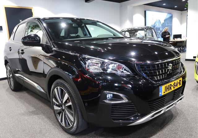 Peugeot 3008 Allure 130 Pk. met 1.400 Kg Trekvermogen * Achteruitrij Parkeer Camera * 19" L.M. Velgen * Voor en Achter Parkeersensoren * Adaptive Cruise Control * Stoelverwarming * Keyless Entry & Start Button * Navigatie & Spotify via Apple Car P Vingerhoets; Vierde
