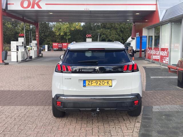 Peugeot 3008 1.2 PureTech Blue Lease Executive | Apple carplay/Android auto | Navigatie | Trekhaak | Dakrails | Cruise control | Climate control | Parkeersensoren achter |