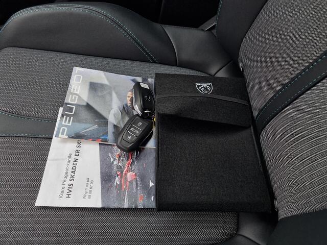 Peugeot 3008 1.2 Allure Pack Business Automaat / Elektrische Achterklep / Stoelverwarming / 360 Graden Camera / Navigatie / Stoelverwarming / DAB / Parkeersensoren / Apple CarPlay/Android Auto / Lichtmetalen Velgen /