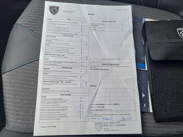 Peugeot 3008 1.2 Allure Pack Business Automaat / Elektrische Achterklep / Stoelverwarming / 360 Graden Camera / Navigatie / Stoelverwarming / DAB / Parkeersensoren / Apple CarPlay/Android Auto / Lichtmetalen Velgen /