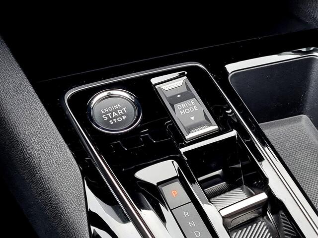 Peugeot 3008 1.2 Allure Pack Business Automaat / Elektrische Achterklep / Stoelverwarming / 360 Graden Camera / Navigatie / Stoelverwarming / DAB / Parkeersensoren / Apple CarPlay/Android Auto / Lichtmetalen Velgen /