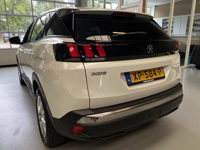 Peugeot 3008 1.2 PureTech Blue Lease Executive Automaat, Navigatie, PDC