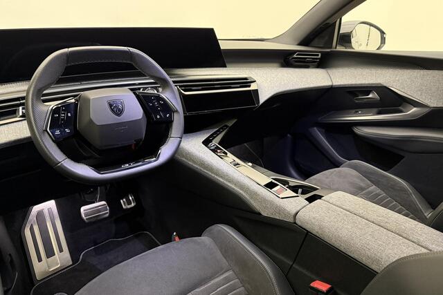 Peugeot 3008 1.2 Hybrid GT 136 PK | Automaat | Camera | Alcantara bekleding | Elektrisch bedienbare achterklep | Adaptieve Cruise Control | 1e eigenaar