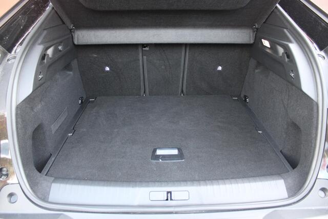 Peugeot 3008 1.2 Hybrid 145PK GT | ELEKTRISCH BEDIENBARE ACHTERKLEP | NAVIGATIE | DRAADLOZE APPLE CARPLAY/ANDROID AUTO | SFEER VERLICHTING | ACHTERUITRIJ CAMERA | PARKEERSENSOREN VOOR EN ACHTER | FULL LED KOPLAMPEN | KEYLESS ENTRY/START | ADAPTIVE CRUISE CONTROL | STO