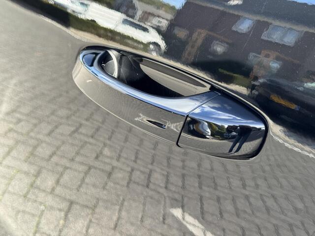 Peugeot 3008 GT 1.2 Hybrid 136PK e-DCS6 Automaat Navigatie, Achteruitrijcamera, Keyless, Stoel & Stuurwielverwarming, Adaptieve Cruise Control