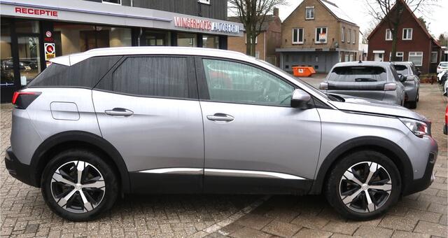 Peugeot 3008 130 Pk Benzine * AUTOMAAT * Luxe Allure * JNL-24-R * Navigatie * Trekhaak * Open Schuifdak * Parkeer Camera Voor- & Achterzijde * Keyles entry & Start Button * 1/2 Lederen Interieur * Climate & Cruise Control * Apple Carplay / Android Auto * Vingerhoets;