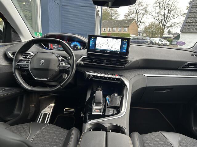 Peugeot 3008 1.6 HYbrid 225 Road Trip | Trekhaak 1250KG | Navigatie | Stoelverwarming | Dodehoek detectie | Cruise Control | Parkeercamera | Keyless Entry | LED Verlichting | Parkeersensoren V+A | Hoge Zitpositie |