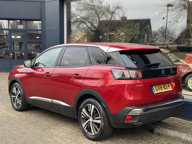 Peugeot 3008 1.6 HYbrid 225 PK Allure | Navigatie | Plug-In Hybride | Climate Control | Cruise Control | Camera | LED Verlichting | 18" Lichtmetalen Velgen | All Season Banden | Stoelverwarming | Parkeersensoren | Dode Hoek Bewaking |