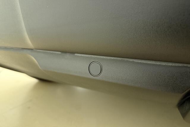 Peugeot 3008 1.2 PureTech Blue Lease Premium 130 PK | Handgeschakeld | Camera | Start/stop | Parkeersensor | Elektrisch bedienbare achterklep | Mirror Screen | 1e eigenaar