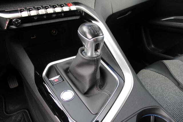 Peugeot 3008 1.2 Allure/Carplay/Camera/trekhk