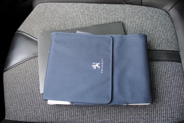 Peugeot 3008 1.2 Allure/Carplay/Camera/trekhk