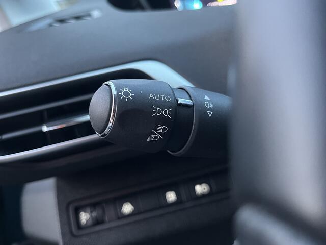 Peugeot 3008 1.6 HYbrid 225 Allure // FULL LED // HALF LEDER // DODEHOEK // CAMERA // STOELVERWARMING // NAVI+CARPLAY //