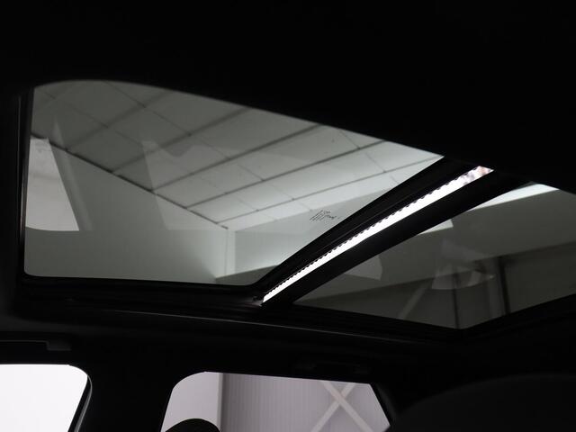 Peugeot 3008 1.6 HYbrid 225 GT | Panoramadak | Trekhaak | Adaptive cruise | 360 Camera | Stoelverwarming | Carplay | Focal HiFi | Navigatie | 19'' | PHEV | Plug In