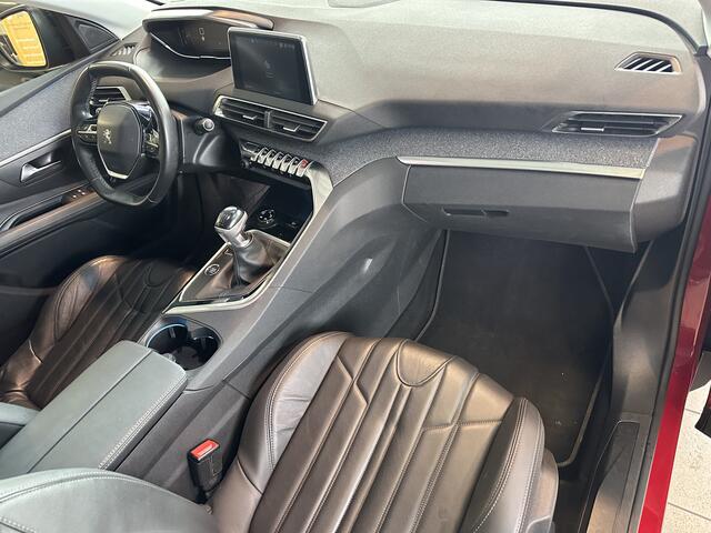 Peugeot 3008 1.2 PureTech Allure | Leer | Weinig Kilometers | Dealer onderhouden | Carplay | Key-less | LED | Camera | Interesse, Proefrit? Bel of app met: 06-24 28 28 42