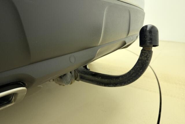 Peugeot 3008 1.6 HYbrid 225 GT Automaat | Navigatie | Trekhaak | Climate Control | Cruise Control Adaptie | Keyless entry en Start | Zwart Dak | Camera