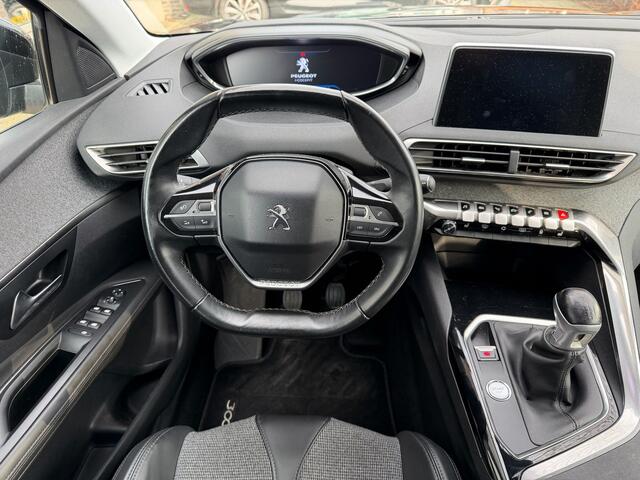 Peugeot 3008 1.2 PureTech Allure | Apple Carplay/Android Auto | 18" Lmv | All season banden |