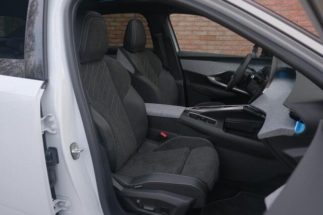 Peugeot 3008 1.2 Hybrid 145pk e-DCS6 GT | Navi | App Connect | Panoramadak | Focal Audio | Alcantara | Camera | Elektrische Achterklep | Winter Pakket