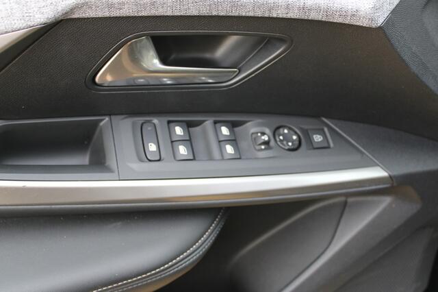 Peugeot 3008 1.2 Hyb 136 Allure