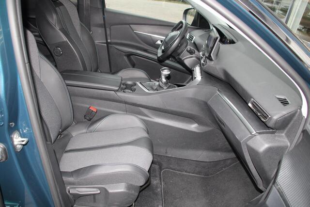 Peugeot 3008 1.2 PureTech 130pk Allure Airco Navi Camera Carplay 34.789km