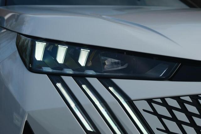 Peugeot 3008 1.2 Hybrid 145pk e-DCS6 GT | Navi | App Connect | Panoramadak | Focal Audio | Alcantara | Camera | Elektrische Achterklep | Winter Pakket