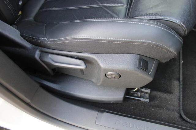 Peugeot 3008 1.2 PureTech 130pk Allure Automaat Leer Airco Navi Camera Carplay Dealer onderhouden