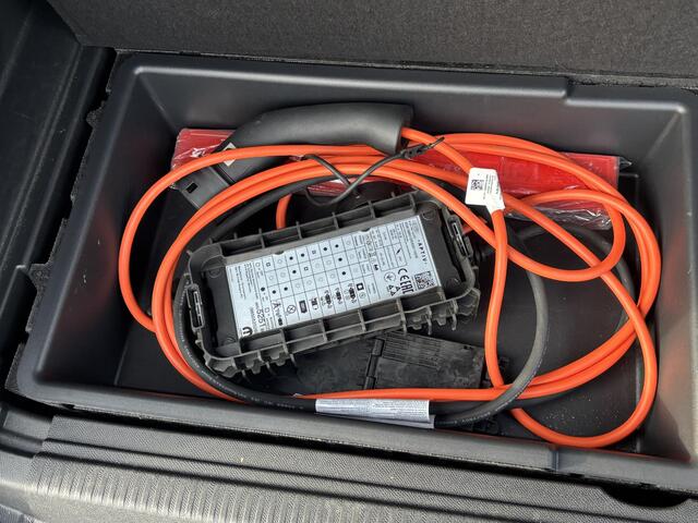 Peugeot 3008 1.6 HYbrid 225 Allure Pack Business PHEV COMPLEET| STANDKACHEL| DODE HOEK SENSOR| ADAPTIVE CRUISE CONTROL| CAMERA ACHTER + VOOR |STOELVERWARMING| ELEKTRISCHE ACHTERKLEP|