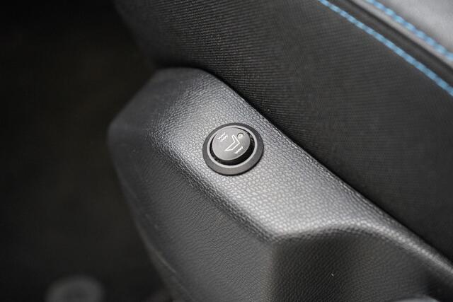 Peugeot 3008 1.2 PureTech Crossway | Panoramadak | Trekhaak | Navigatie | Camera | All-seasonbanden