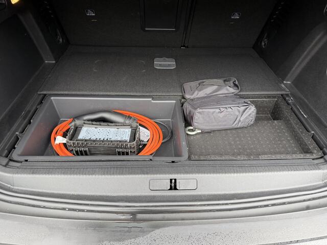 Peugeot 3008 1.6 HYbrid4 300 GT BLACK OPTIC BOMVOL! 22.000KM!| BLACK| STOEL VERWARMING | MASSAGE STOELEN | ELEKT. STOELEN MET GEHEUGEN | ADAPTIVE CRUISE | 12MND BOVAG GARANTIE | ELEKT. ACHTERKLEP | PANO DAK | FOCAL AUDIO|