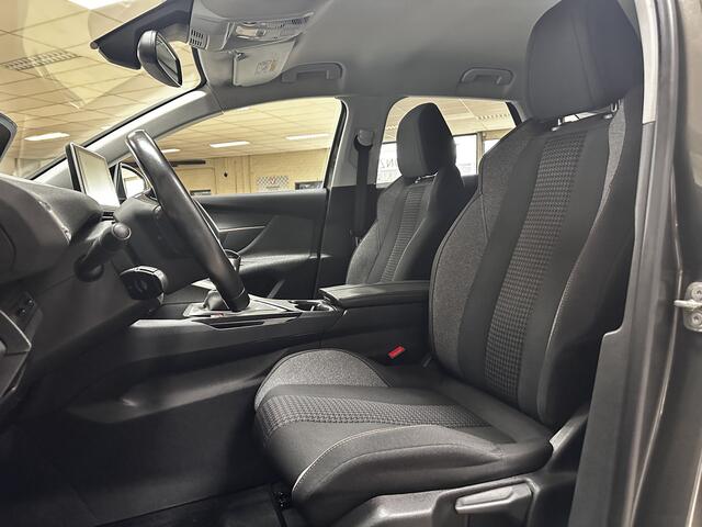 Peugeot 3008 1.2 PureTech Active/ Trekhaak/ Virtual Dash./ 17'' LMV/ PDC V+A/ Clima/ Cruise/ Elek. pakket/ Isofix/ Bluetooth/ Armsteun/ Multi. LEDER. Stuur/ Mistl./ Extra getint glas.