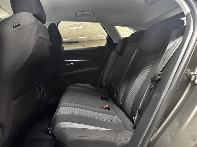 Peugeot 3008 1.2 PureTech Active/ Trekhaak/ Virtual Dash./ 17'' LMV/ PDC V+A/ Clima/ Cruise/ Elek. pakket/ Isofix/ Bluetooth/ Armsteun/ Multi. LEDER. Stuur/ Mistl./ Extra getint glas.