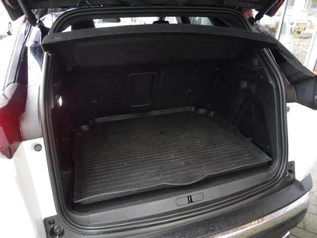 Peugeot 3008 1.2 PureTech GT Line | Achteruitrijcamera | Navigatie | Full led | 19 inch lichtmetalen velgen | Elektrisch te openen kofferbak | Cruise control | Climate control