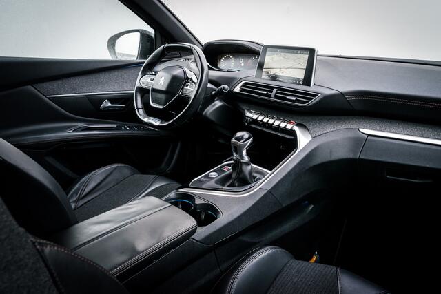 Peugeot 3008 1.2 131 PK PureTech GT Line| Pano-dak | Trekhaak | Hoge zit en Instap | | Clima | Pdc | Navi | Getint Glas | Carplay - Android | Lichtmetalen velgen 19" |