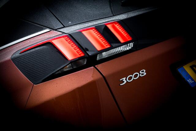 Peugeot 3008 1.2 131 PK PureTech GT Line| Pano-dak | Trekhaak | Hoge zit en Instap | | Clima | Pdc | Navi | Getint Glas | Carplay - Android | Lichtmetalen velgen 19" |