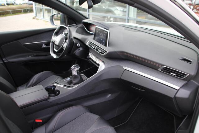 Peugeot 3008 1.2 PureTech 130pk GT Line Airco Panoramadak Navi Camera Carplay Dealer onderhouden