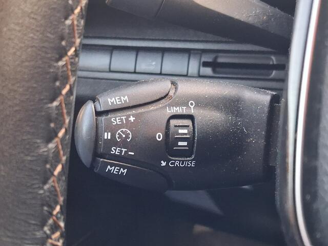 Peugeot 3008 1.2 PureTech GT Line | Nieuw Binnen | Navigatie | Trekhaak | Climate Control | APK 06-10-2026 |