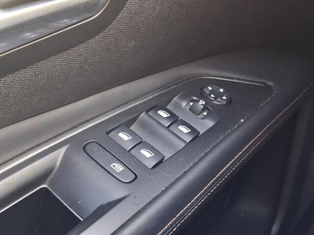 Peugeot 3008 1.2 PureTech GT Line | Nieuw Binnen | Navigatie | Trekhaak | Climate Control | APK 06-10-2026 |