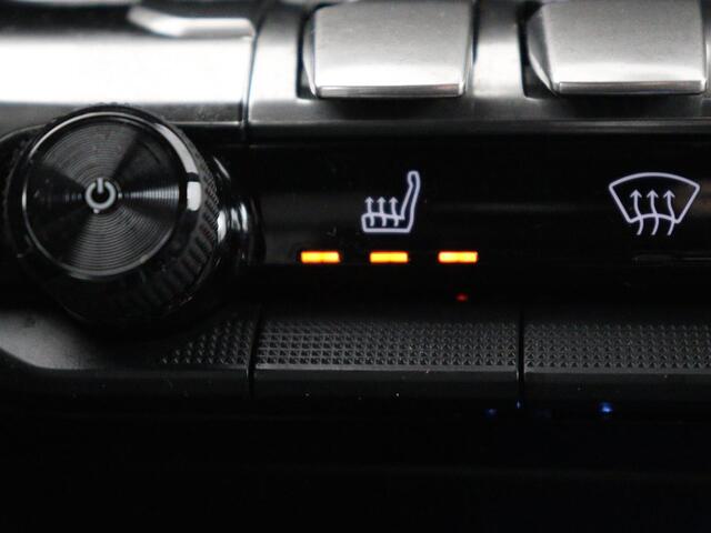 Peugeot 3008 1.6 HYbrid 225 GT Line | Stoelverwarming | Adaptive cruise | Alcantara | Camera | Carplay | 19'' | Dodehoek detectie | Navigatie | Full LED | Parkeerhulp | Climate control | PHEV | Plug In