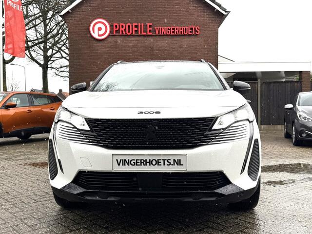 Peugeot 3008 *** 130 Pk *** GT *** Automaat *** Black Pack * Open Schuifdak * Stoelverwarming * Keyless Entry & Start * Parkeer Camera voor- en achterzijde * Elektrisch bedienbare Achterklep * L.M. Velgen * Alcantara Interieur * Vingerhoets; Vierde Generatie Eerstekla