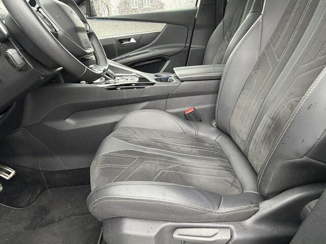 Peugeot 3008 *** 130 Pk *** GT *** Automaat *** Black Pack * Open Schuifdak * Stoelverwarming * Keyless Entry & Start * Parkeer Camera voor- en achterzijde * Elektrisch bedienbare Achterklep * L.M. Velgen * Alcantara Interieur * Vingerhoets; Vierde Generatie Eerstekla