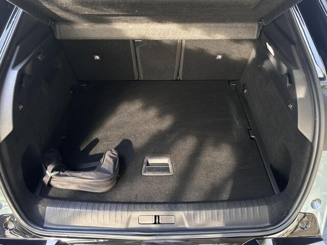 Peugeot 3008 e-3008 GT 73kWh 210pk | FISCAAL AANTREKKELIJK! | TREKHAAK | ALCANTARA | FOCAL HIFI | SCHUIF/KANTELDAK | WARMTEPOMP