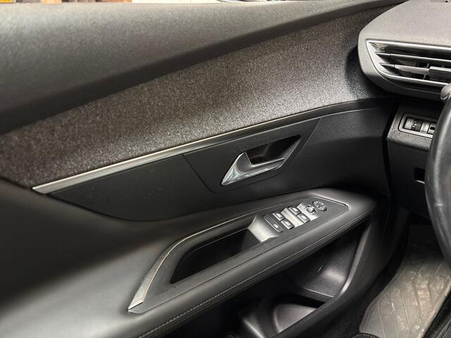 Peugeot 3008 1.2 PureTech Premium Sport (APPLE CARPLAY, BLACK PACK, GROOT NAVI, 360 CAMERA, LEDER, SPORTSTOELEN, KEYLESS, CRUISE, NIEUWE APK, NIEUWSTAAT)