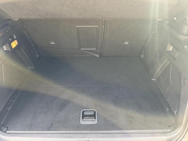 Peugeot 3008 1.6 HYbrid 225 Allure Pack Business 200pk PHEV | Elektrische Achterklep | Stoelverwarming | Dodehoeksensoren