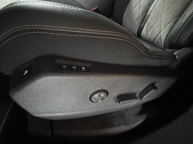 Peugeot 3008 1.6 GT Hybride 4 300 PK AWD Panorama Automaat navigatie, Climate 19 inch Sfeerverlichting