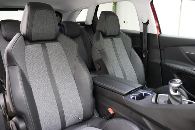 Peugeot 3008 1.2 PureTech Allure | Apple Carplay/Android Auto | Cruise Control | Climate Control | Parkeercamera | Navigatie systeem full map |