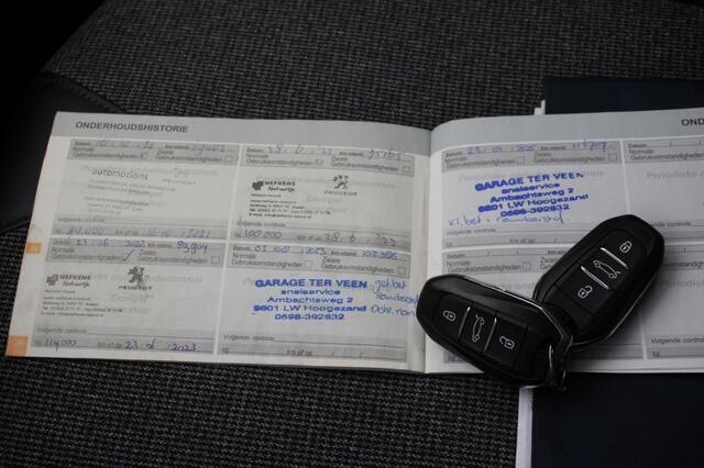 Peugeot 3008 1.2 PureTech Premiere - Digitaal Cockpit, Carplay, Camera, Half Leer, Trekhaak