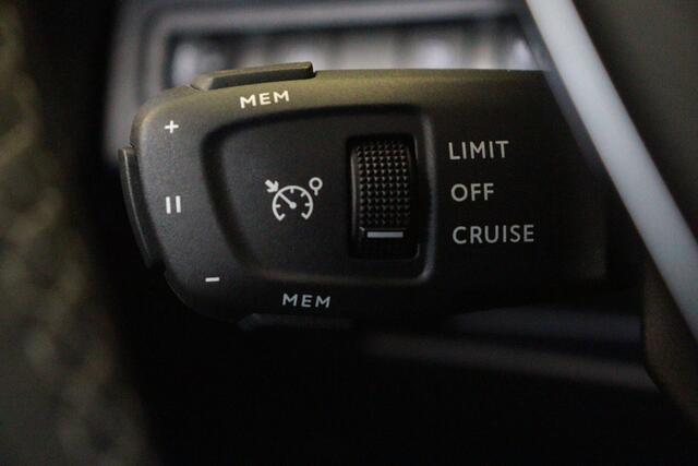 Peugeot 3008 1.6 HYbrid 225 | NAVI / APPCONNECT| CLIMA | CAMERA | CRUISE | LANE-ASSSIST |