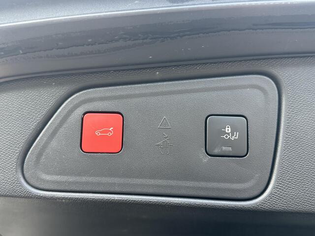 Peugeot 3008 1.6 HYbrid 225 GT Pack Business PANO | BLACK PACK | CAMERA | CRUISE CONTROL ADAPTIEF DODE HOEK SENSOR | ELEK. ACHTERKLEP | STOELVERWARMING| FOCAL AUDIO|