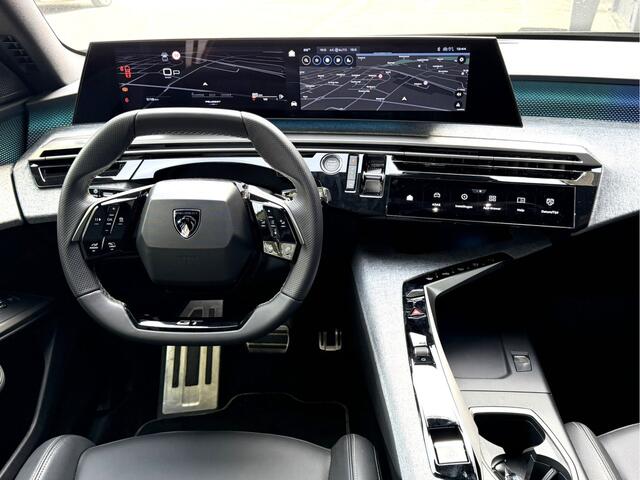 Peugeot 3008 Hybride 145 *** GT *** Le Quatorze Juillet * * Navigatie * Trekhaak * Stoel & Stuur Verwarming ** Elektrisch Bedienbare Achterklep * Achteruitrij Camera * Zwart * L.M. Velgen 19' * Adaptive Cruise Control * Keyless Entry & Start * Vingerhoets; Vierde Gene